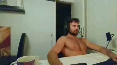 ALPHA_HUNK live cam on Cam4