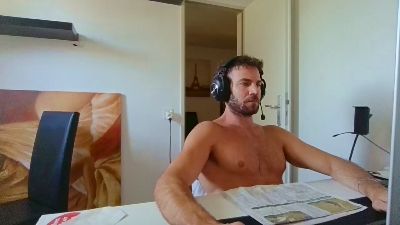 ALPHA_HUNK live cam on Cam4