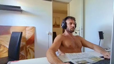 ALPHA_HUNK live cam on Cam4