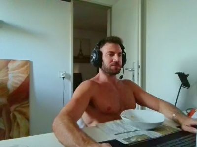 ALPHA_HUNK live cam on Cam4