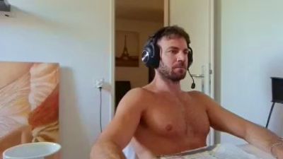 ALPHA_HUNK live cam on Cam4