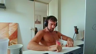ALPHA_HUNK live cam on Cam4