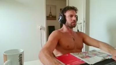 ALPHA_HUNK live cam on Cam4