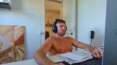 ALPHA_HUNK live cam on Cam4
