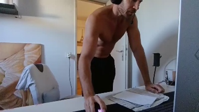 ALPHA_HUNK live cam on Cam4