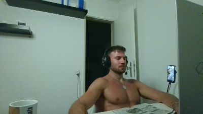 ALPHA_HUNK live cam on Cam4