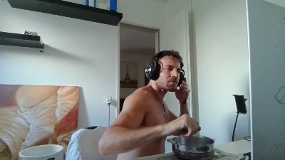 ALPHA_HUNK live cam on Cam4
