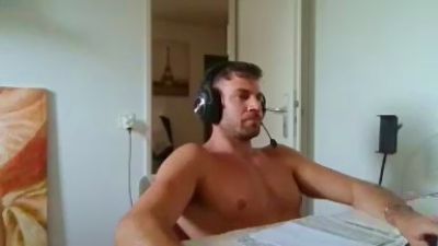 ALPHA_HUNK live cam on Cam4