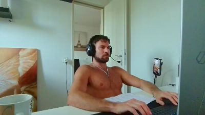 ALPHA_HUNK live cam on Cam4