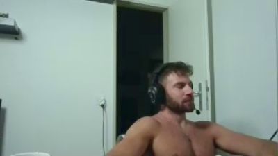 ALPHA_HUNK live cam on Cam4