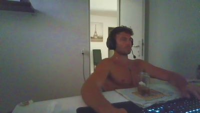 ALPHA_HUNK live cam on Cam4