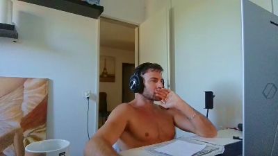 ALPHA_HUNK live cam on Cam4
