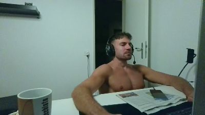 ALPHA_HUNK live cam on Cam4