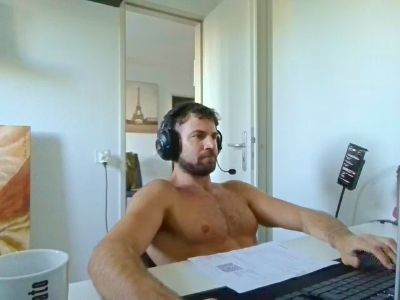 ALPHA_HUNK live cam on Cam4