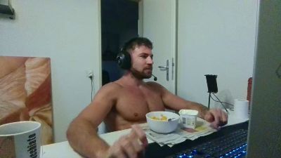 ALPHA_HUNK live cam on Cam4