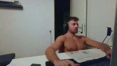 ALPHA_HUNK live cam on Cam4
