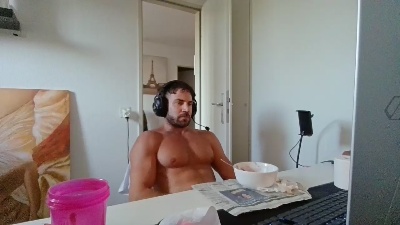 ALPHA_HUNK live cam on Cam4