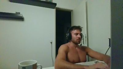 ALPHA_HUNK live cam on Cam4