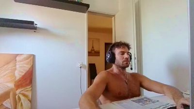 ALPHA_HUNK live cam on Cam4