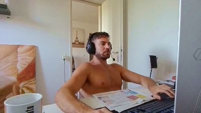 ALPHA_HUNK live cam on Cam4