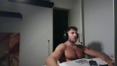 ALPHA_HUNK live cam on Cam4