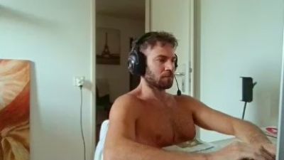 ALPHA_HUNK live cam on Cam4
