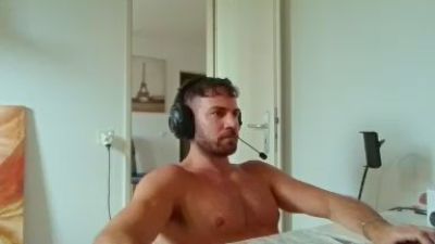 ALPHA_HUNK live cam on Cam4