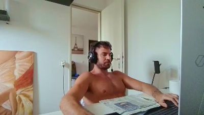 ALPHA_HUNK live cam on Cam4
