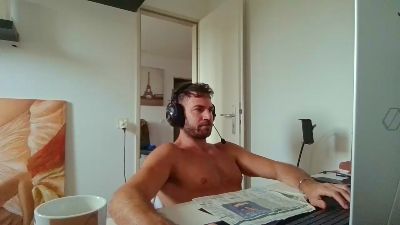 ALPHA_HUNK live cam on Cam4
