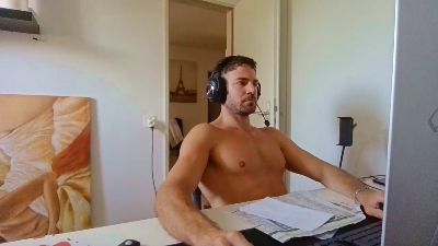 ALPHA_HUNK live cam on Cam4
