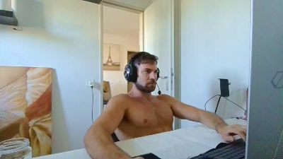 ALPHA_HUNK live cam on Cam4