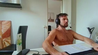 ALPHA_HUNK live cam on Cam4