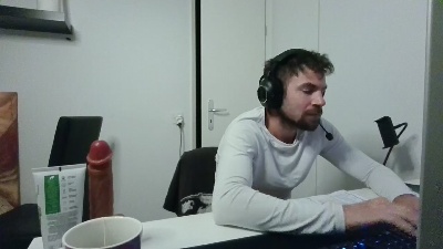 ALPHA_HUNK live cam on Cam4