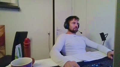 ALPHA_HUNK live cam on Cam4