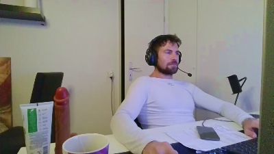 ALPHA_HUNK live cam on Cam4