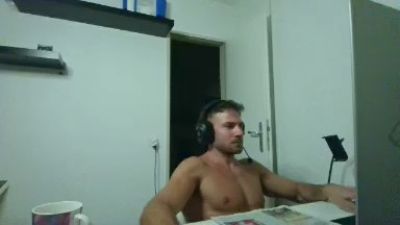 ALPHA_HUNK live cam on Cam4