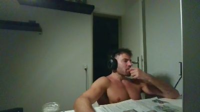 ALPHA_HUNK live cam on Cam4