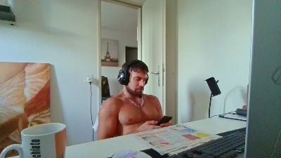 ALPHA_HUNK live cam on Cam4