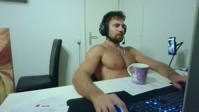 ALPHA_HUNK live cam on Cam4