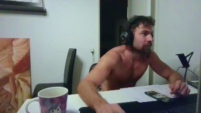 ALPHA_HUNK live cam on Cam4