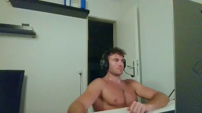 ALPHA_HUNK live cam on Cam4