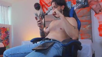 ALPHA_MASTER live cam on Cam4
