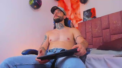 ALPHA_MASTER live cam on Cam4