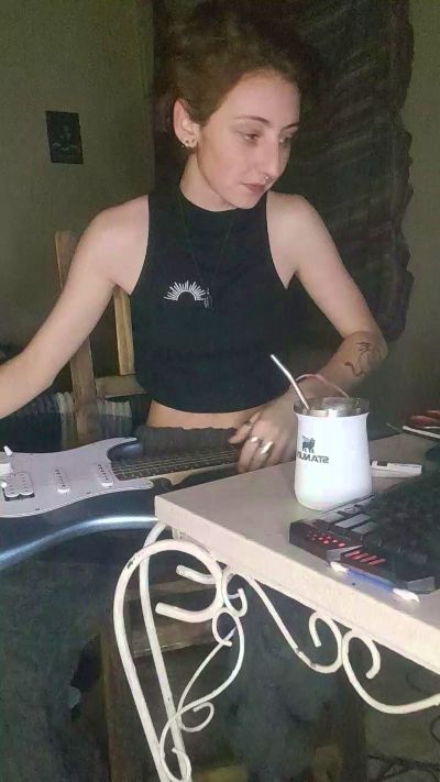 ASTRIDSHINE live cam on Cam4