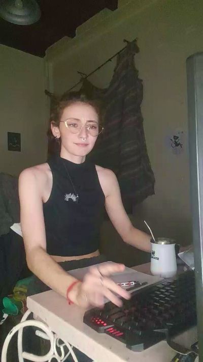 ASTRIDSHINE live cam on Cam4