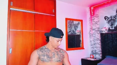 Aaron_Kait live male webcam from Colombia