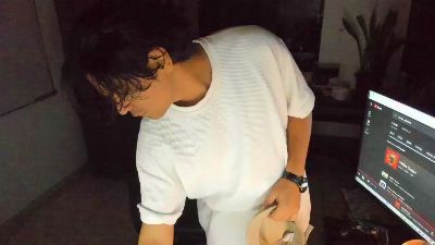 Aaron_bilingual live cam on Cam4