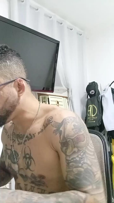 Abrahao22 live cam on Cam4