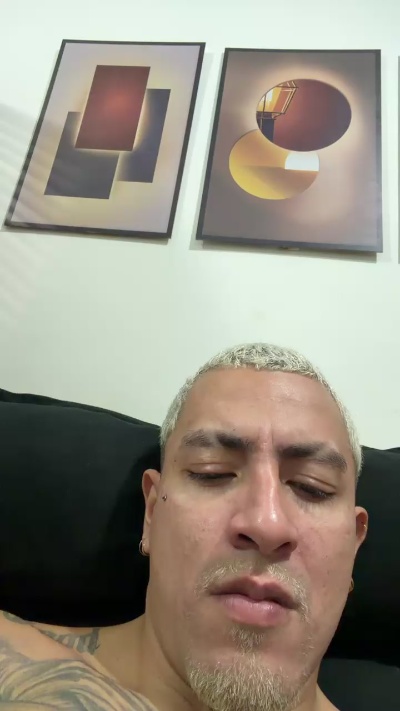 Acrioca25cm live cam on Cam4