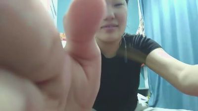 AdahTorda live cam on Cam4